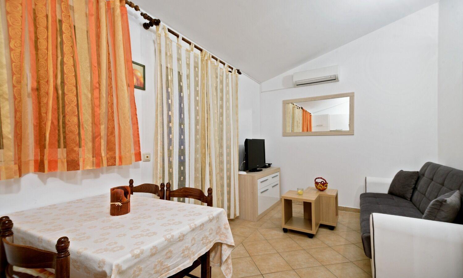 Apartments Bisernica-With Pool Razanj Luaran gambar