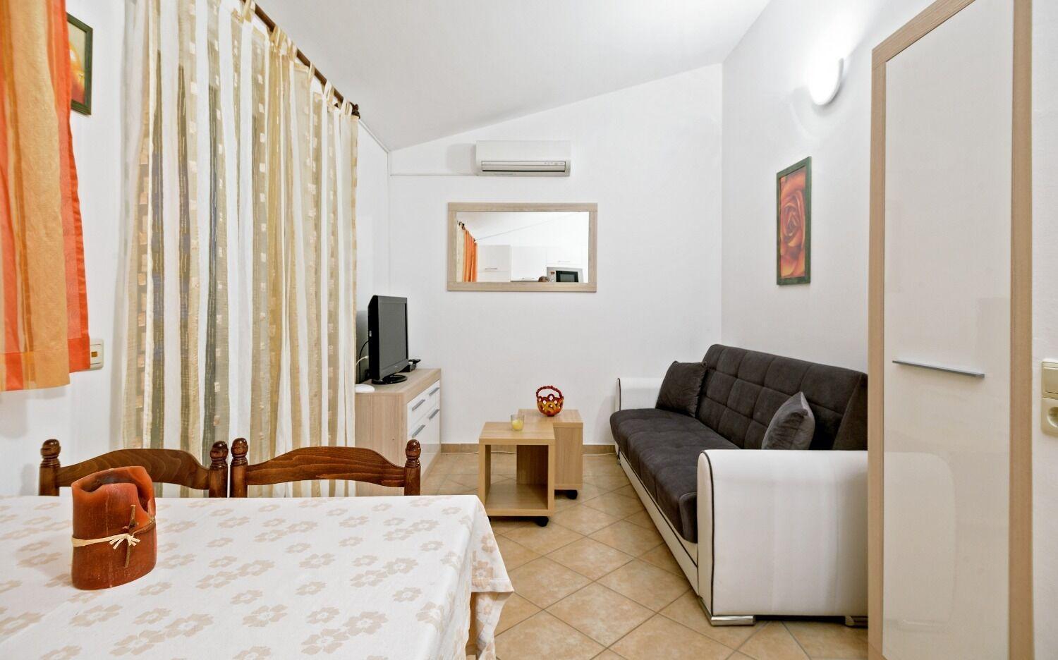 Apartments Bisernica-With Pool Razanj Luaran gambar