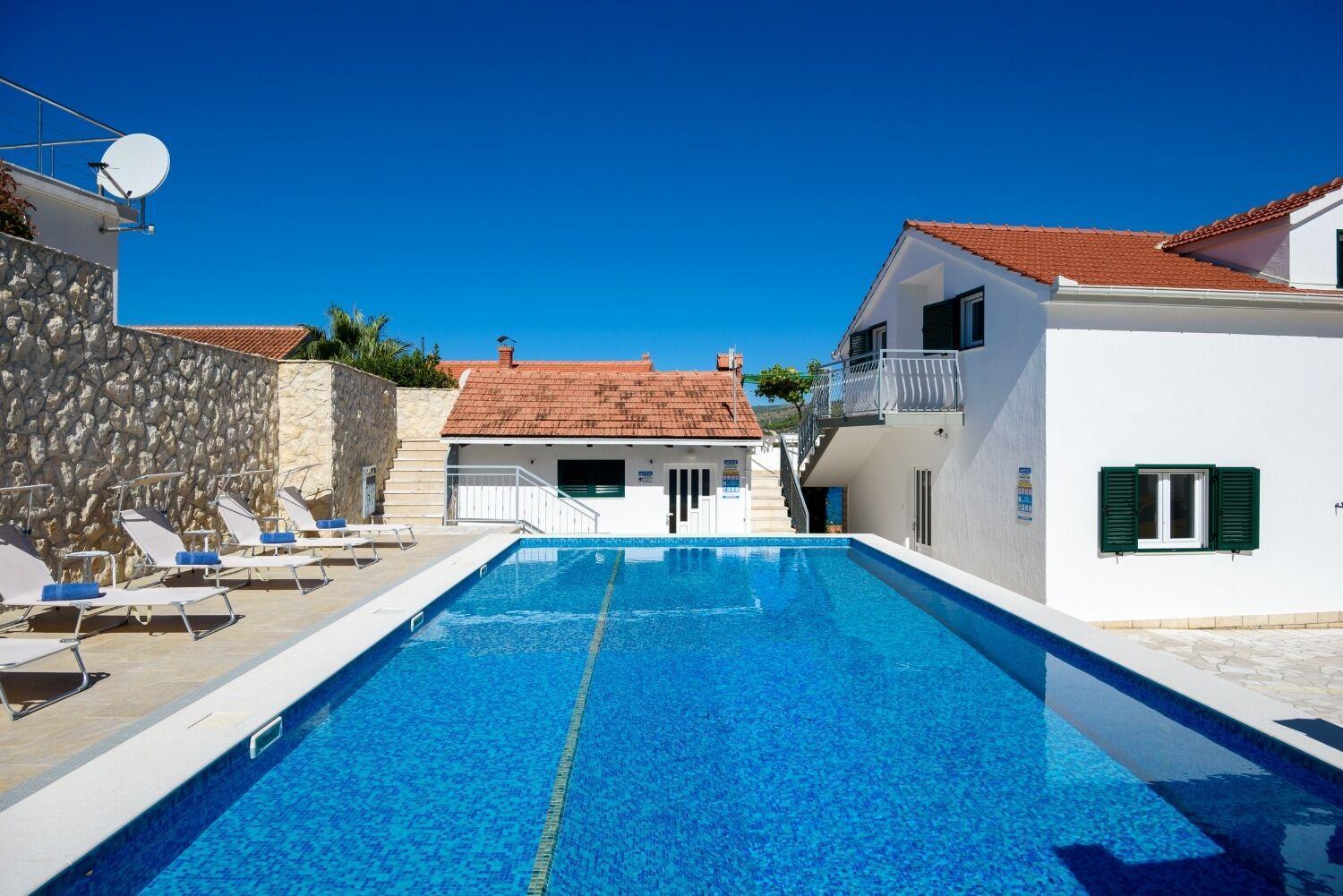 Apartments Bisernica-With Pool Razanj Luaran gambar